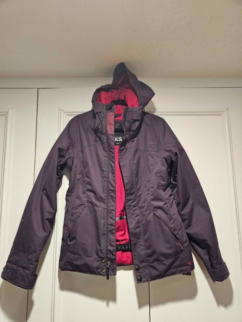 Women’s Oakley Ski / Snowboard Jacket - Size XS